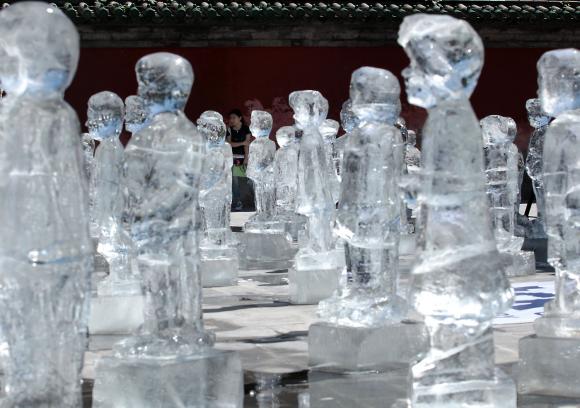 100-Ice-Sculptures-in-Beijing_3