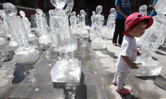 100-Ice-Sculptures-in-Beijing_4