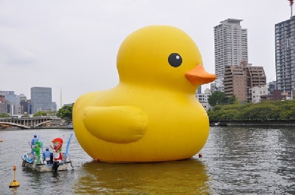 Huge rubber duck canard geant 2