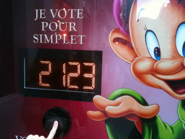 blanche neige JCdecaux posterscope nain mobilier urbain tactile zoom