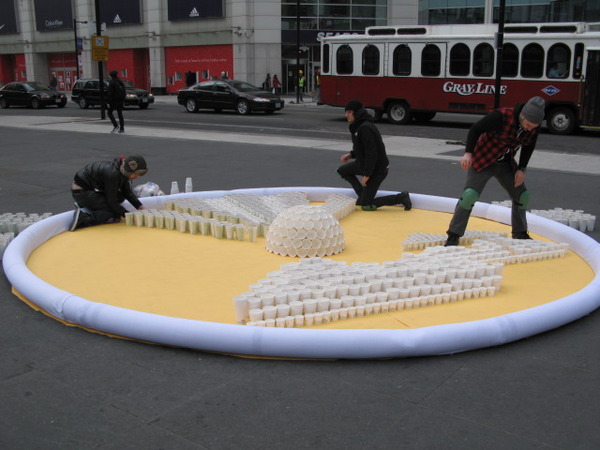 free coffee campaign McDO Mcdonald donald's toronto canada event art installation operation PR stunt Yonge-Dundas Square ambient marketing alternatif 2