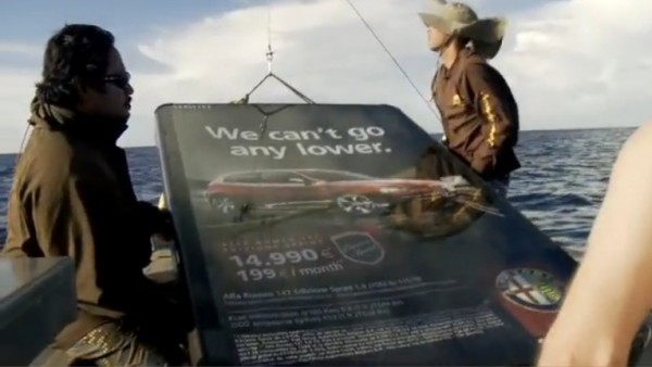 PR stunt alfa romeo affichage billboard sea outdoor marketing alternatif 147 adshel 3