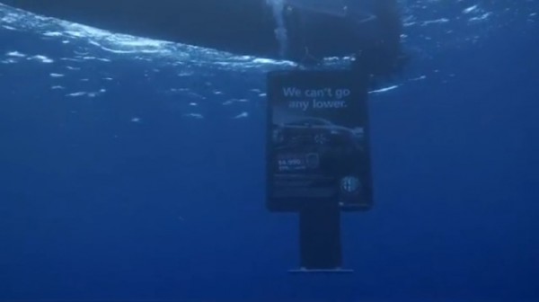 PR stunt alfa romeo affichage billboard sea outdoor marketing alternatif 147 adshel 4