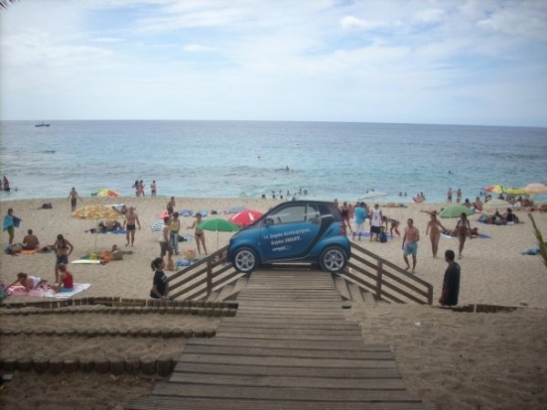 Street marketing voiture car smart ile de la réunion pancarte alternatif 1