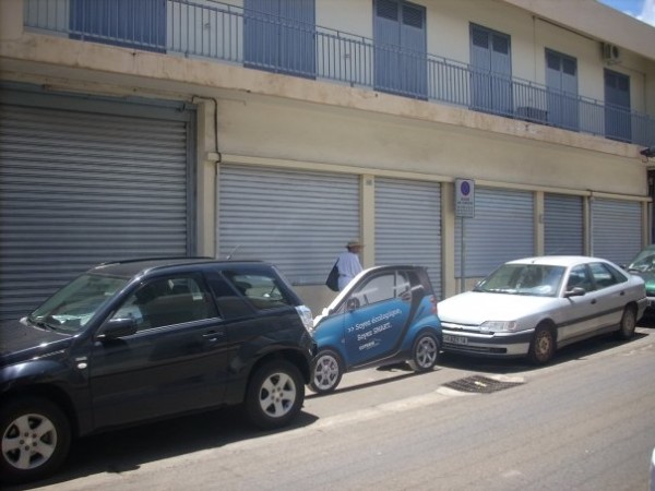 Street marketing voiture car smart ile de la réunion pancarte alternatif 2