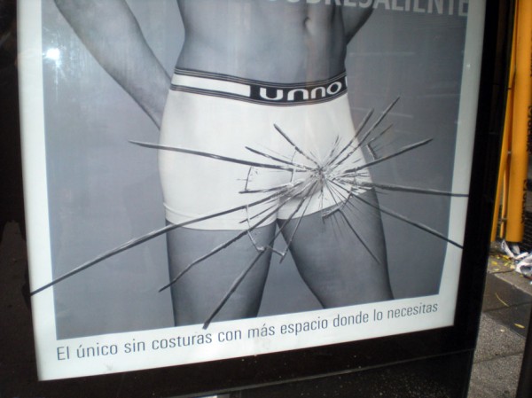 Unno outdoor affichage caleçon boxer homme nu confort extrême sticker trompe l'oeil espagne madrid 2