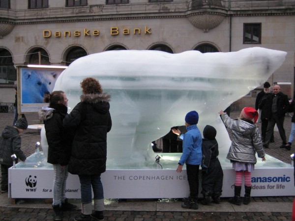 copenhagen copenhague WWF ice glace sculpture PR stunt center sommet arctic arctique ONG marketing alternatif ours bear 2