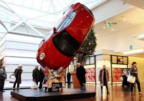 ambient marketing stunt PR mito alfa romeo guillaume duval belgique centre commercial publicité sur le lieu de vente alternatif 1