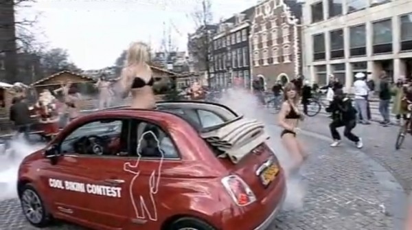 flash mob fiat 500 événement event street marketing cabriolet toit ouvrant bikini pays bas amsterdam 2