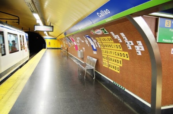 le plus grand mur d'image du monde espagne espana ebay anuncios petites annonces calio madrid carlos y patricia marketing alternatif ambient guerilla street metro subway 1