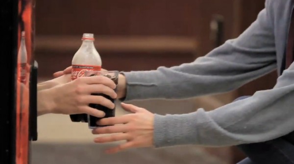 open happiness coca cola ambient marketing distributeur wieden & kennedy usa campus alternative marketing 2