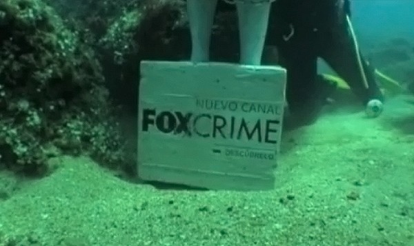 Fox crime guerilla marketing espagne 2 600x357 Труп на пляже 