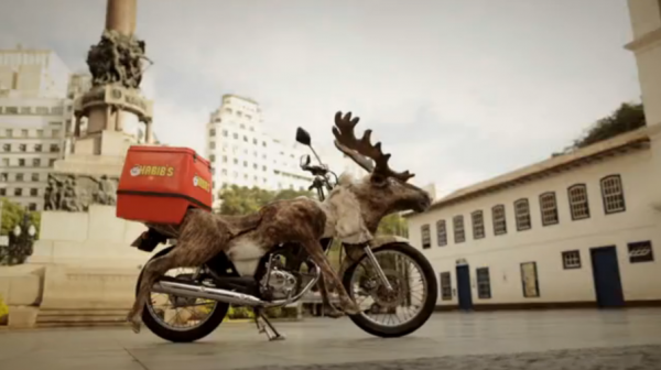 antonio correa moto reindeer renne habib's brazil bresil ambient marketing alternatif livraison fast food 1