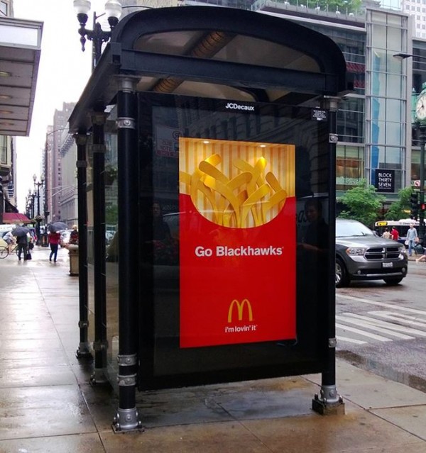 leo burnett blackhawks NHL stanley cup playoff hockey outdoor chicago ambient french fries frites 2